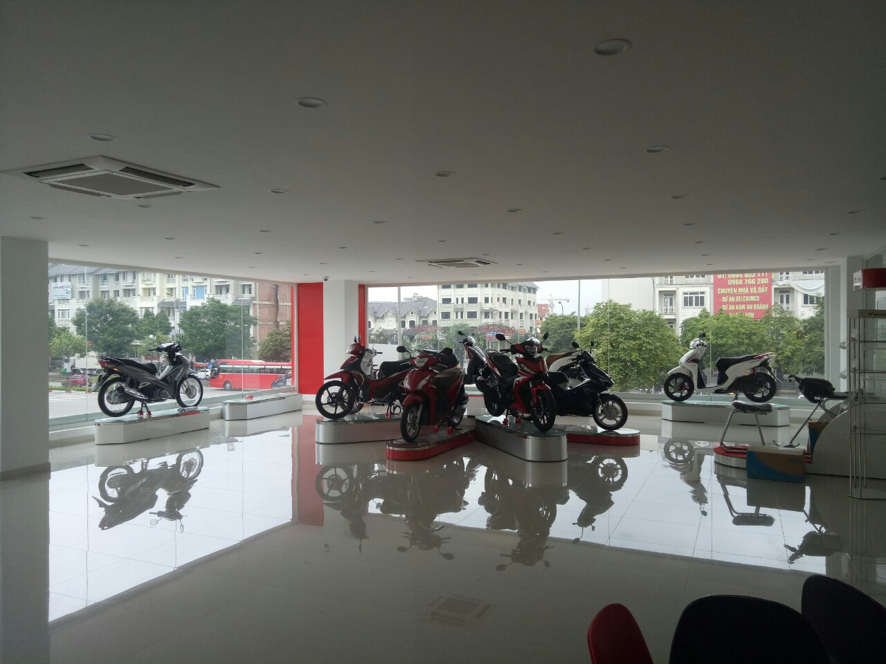 Showroom Honda Doanh Thu Head 4 - Cổng chào khu đô thị An Khánh